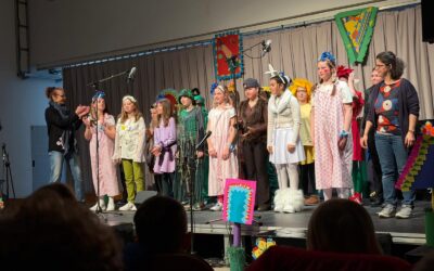 Kindergarten Leitring besucht ein Musiktheater